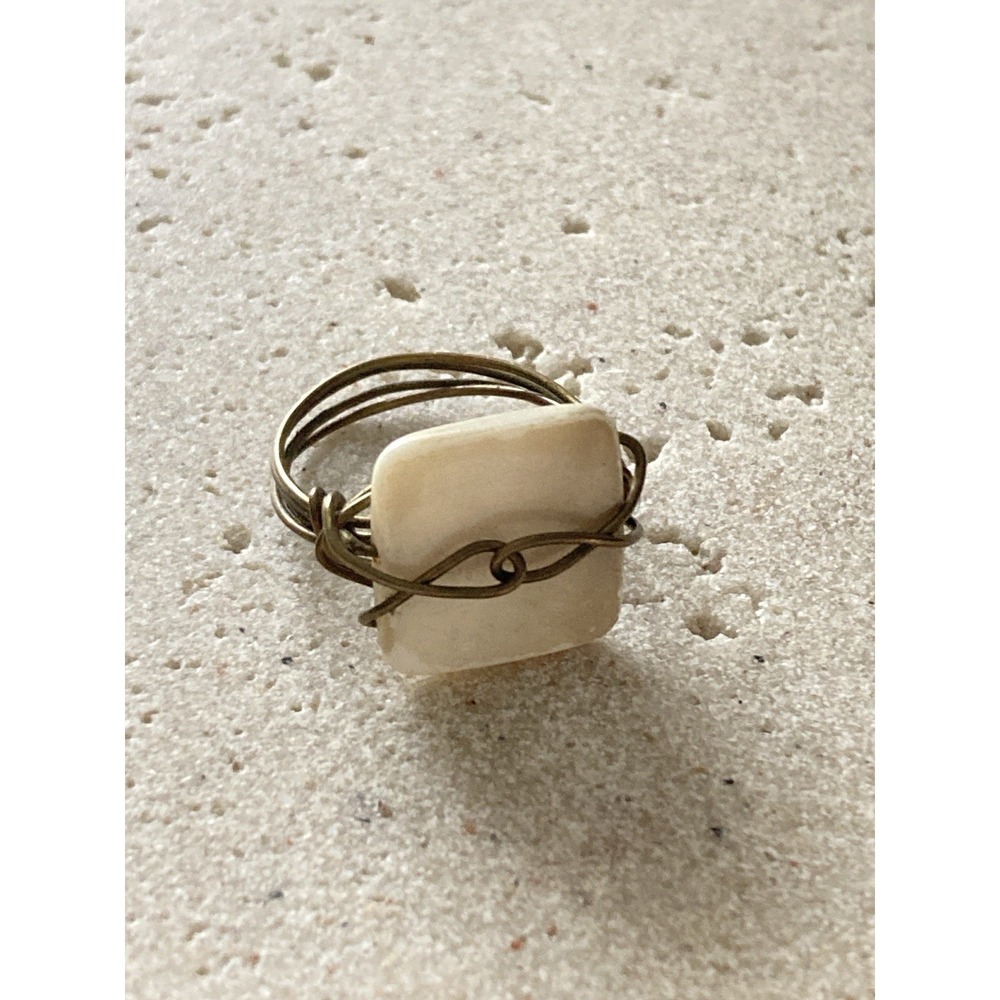 Handmade Wire Wrap Ring Size 7‎ Ivory Cream Bead Brass Tone Boho Artisan Rustic